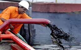 Giá dầu giảm mạnh sau "cú sốc" nhân dân tệ